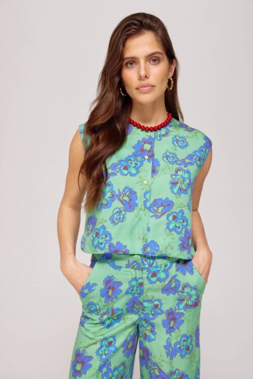 Gilly gilet harper and yve forest flower