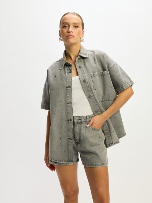 Ladies woven relaxed short studs Zaar Refined Department