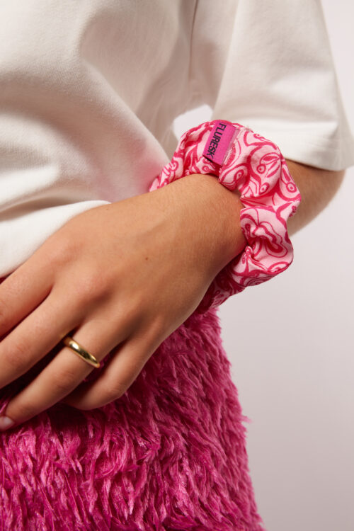 Joss scrunchie piggy pink bright pink