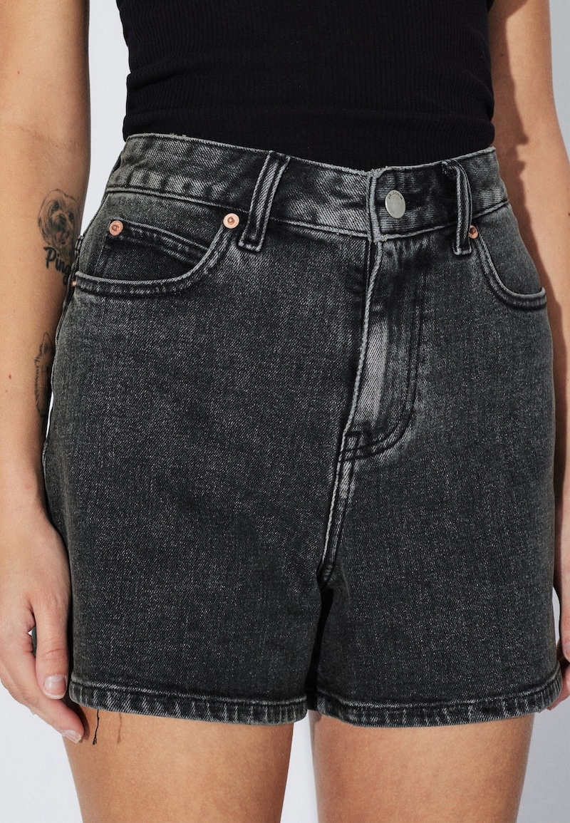 Nora Shorts Tar Aged Black dr. denim
