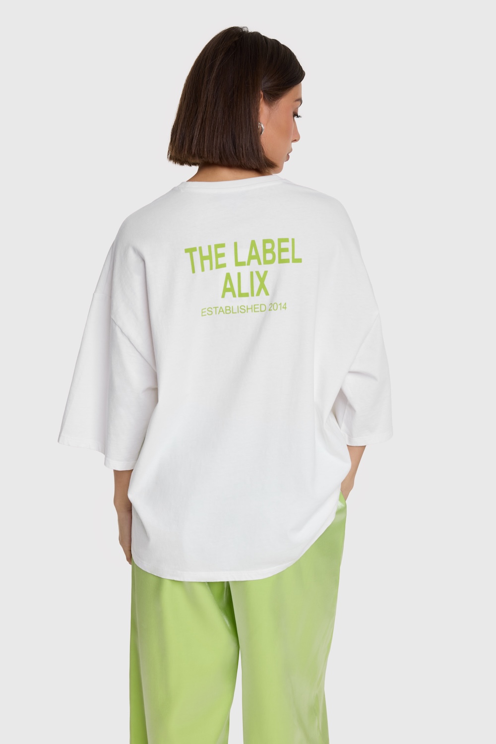 The label t-shirt soft white alix the label met groen