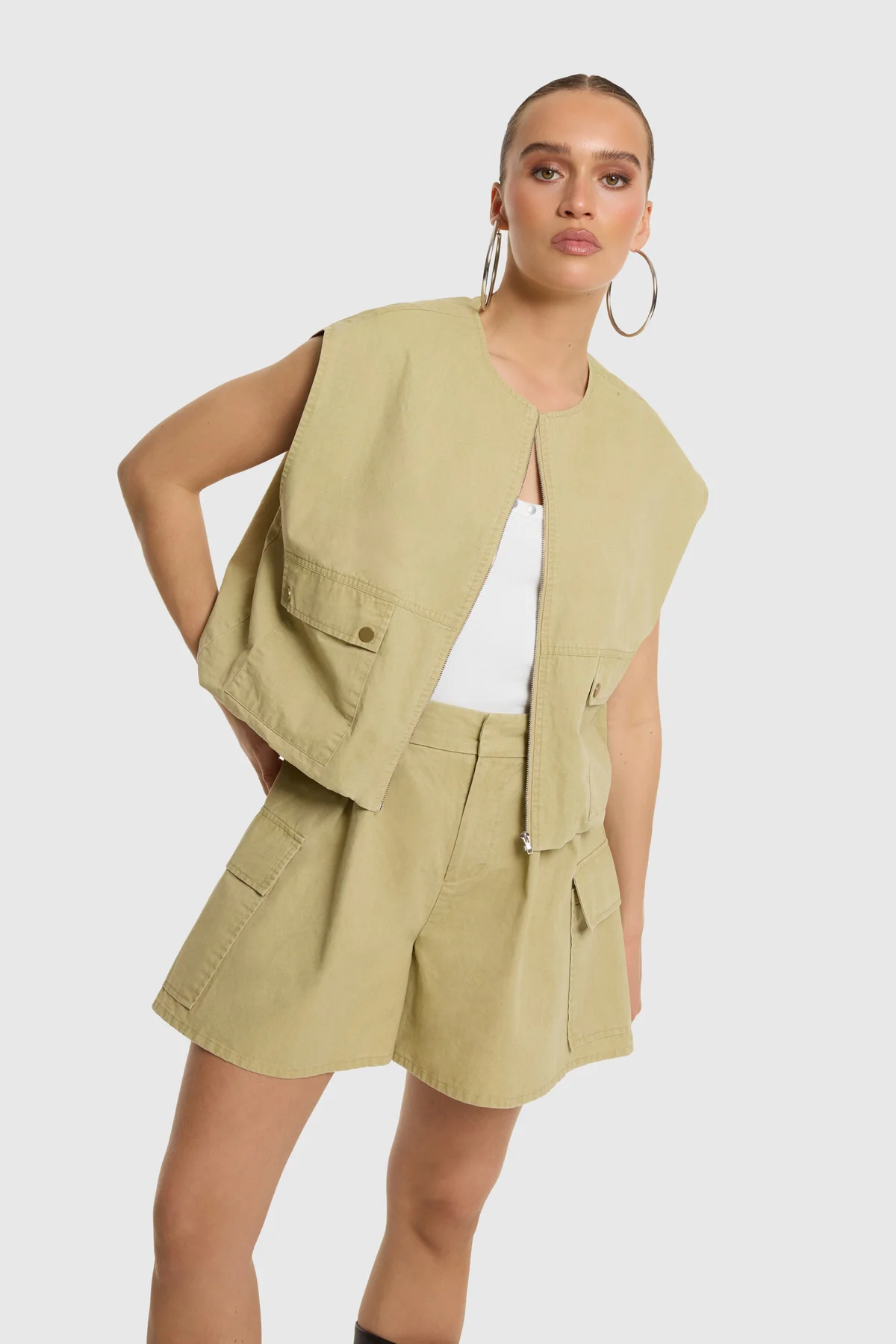 UMA SHORTS refined department
